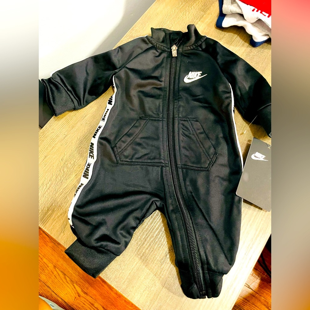 Nike, newborn